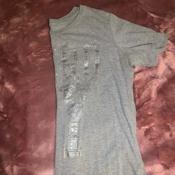 Aeropostale T-Shirt - Picture 2 of 4